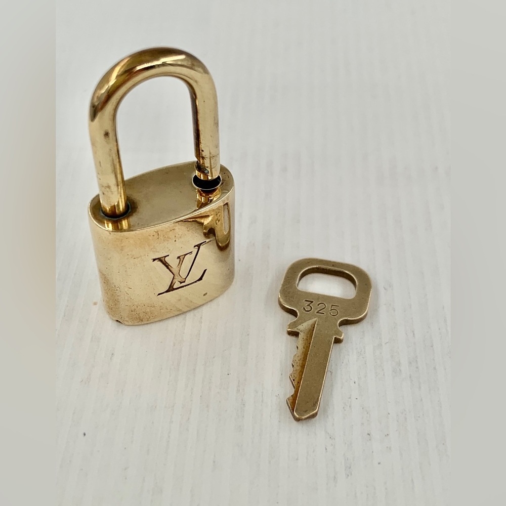 Authentic VGUC Louis Vuitton LV Lock & Key - #325 - Picture 5 of 7